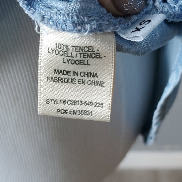 Anthropologie light denim button up roll up sleves - Picture 3 of 5